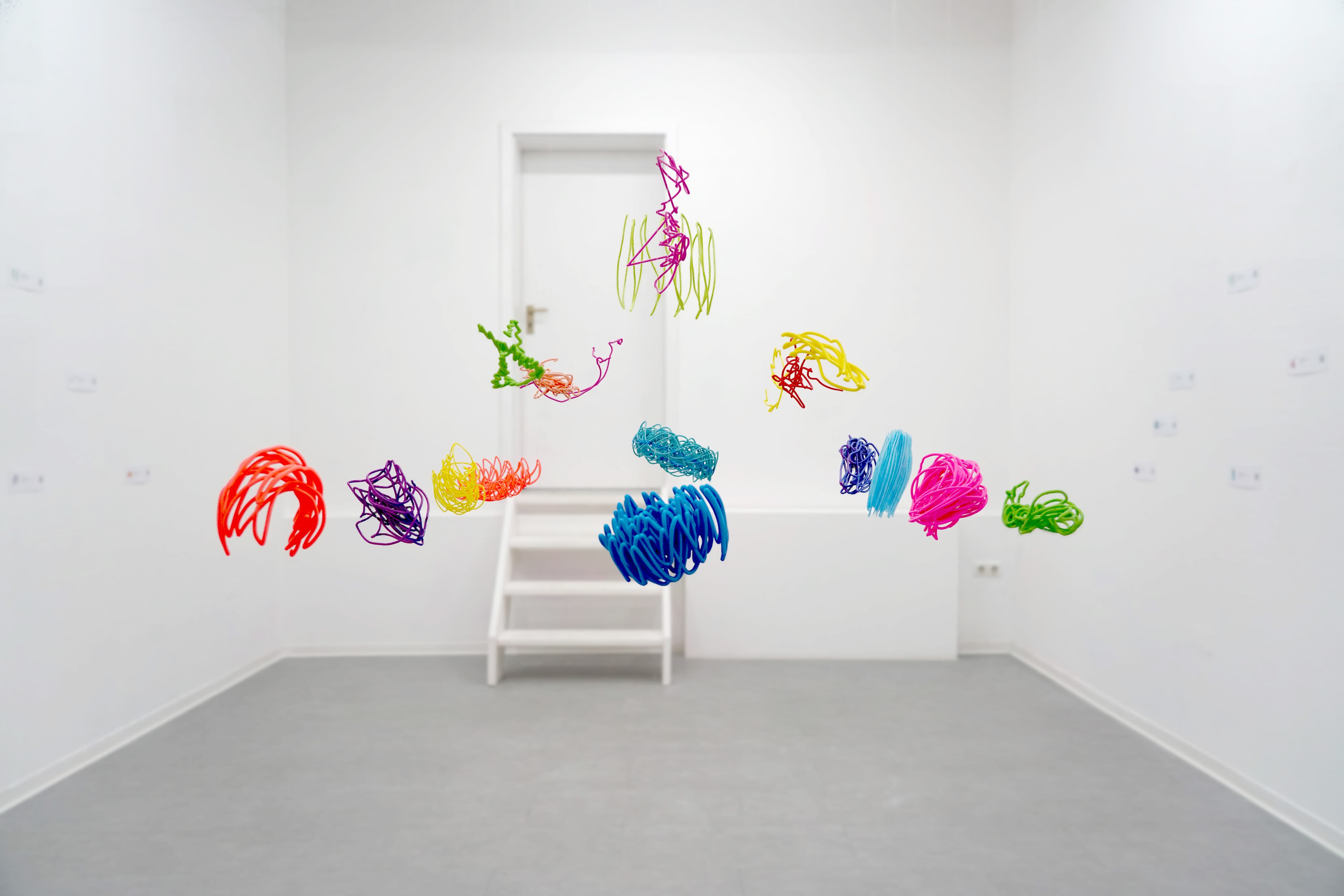 Ausstellungsansicht #ge(h)ste(?) im Kunstraum Neu-Delhi in Leipzig, 2024